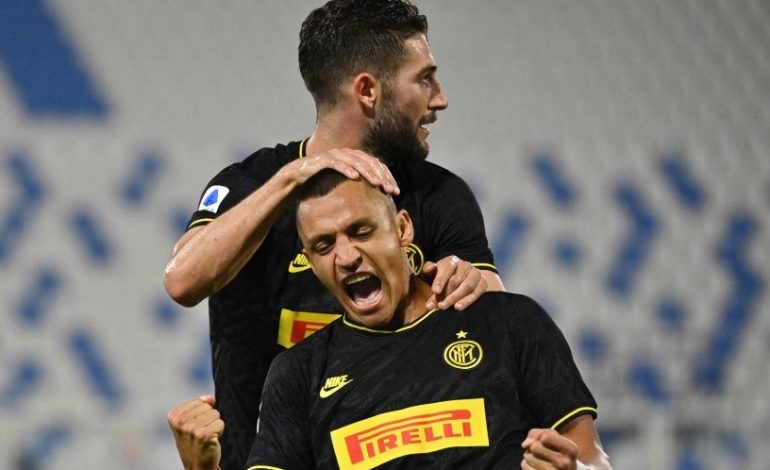 MU Tolak Permintaan Perpanjangan Masa Pinjam Alexis Sanchez dan Chris Smalling, Mengapa?