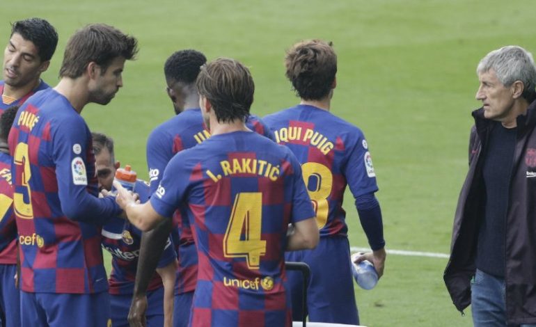 Arturo Vidal Lempar Kode Soal Masa Depan Quique Setien, Bakal Dipecat Barcelona?