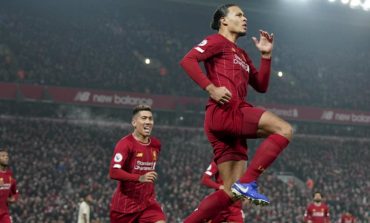 Jordan Henderson: Virgil van Dijk Bek Tengah Terbaik di Dunia
