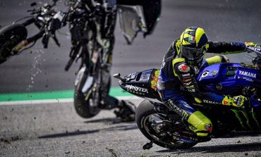 Nyaris Terhantam Motor, Valentino Rossi Gemetaran Selamat dari Maut