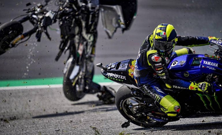 Nyaris Terhantam Motor, Valentino Rossi Gemetaran Selamat dari Maut