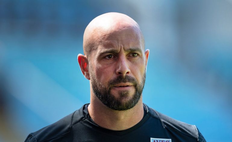 Lazio dan Valencia Bersaing Datangkan Pepe Reina