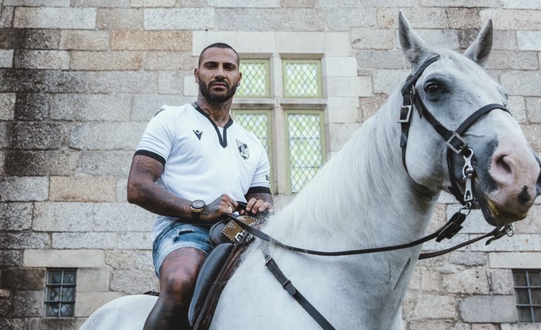 Keren! Ricardo Quaresma Diperkenalkan Klub Baru Sambil Naik Kuda