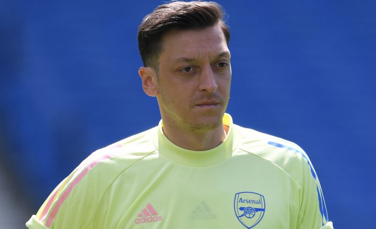 Mesut Ozil Tak Pernah Tampil Dalam 17 Laga, Mikel Arteta Beri Penjelasan