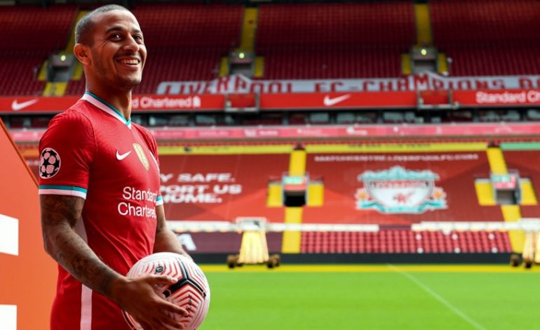 Boleh Gabung Liverpool, Thiago Menangis Lima Menit di Pundak Petinggi Bayern