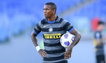 Positif Covid-19, Ashley Young Absen pada Derbi Milan