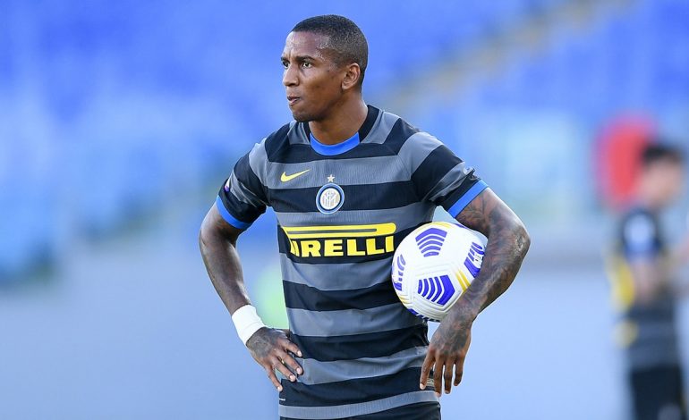 Positif Covid-19, Ashley Young Absen pada Derbi Milan