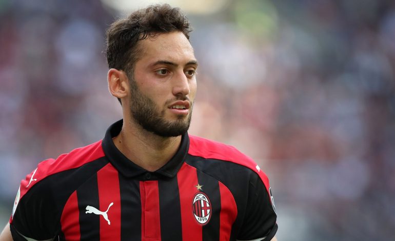 Agen Sodorkan Calhanoglu ke Juventus dan Inter, Milan Geram