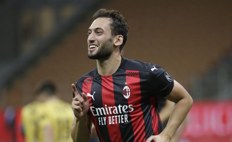Manchester United 90 Persen Bakal Dapatkan Hakan Calhanoglu