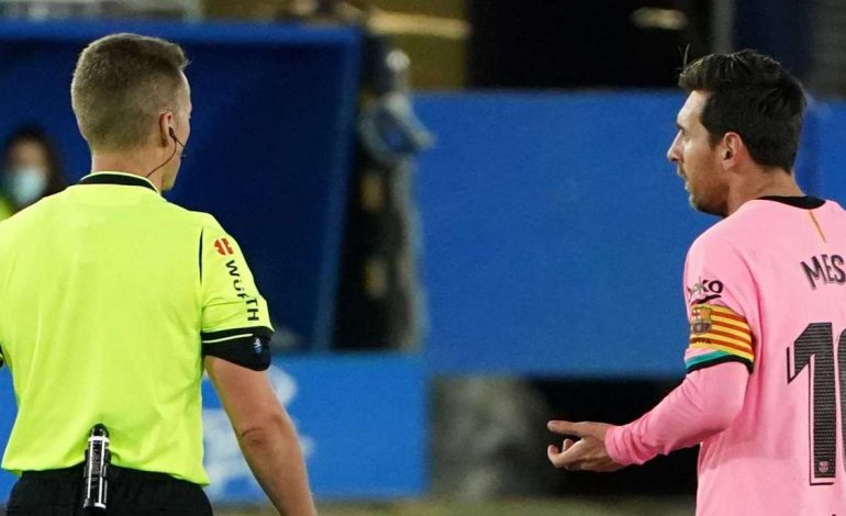 Tendang Bola ke Wasit, Lionel Messi Harusnya Dapat Kartu Merah