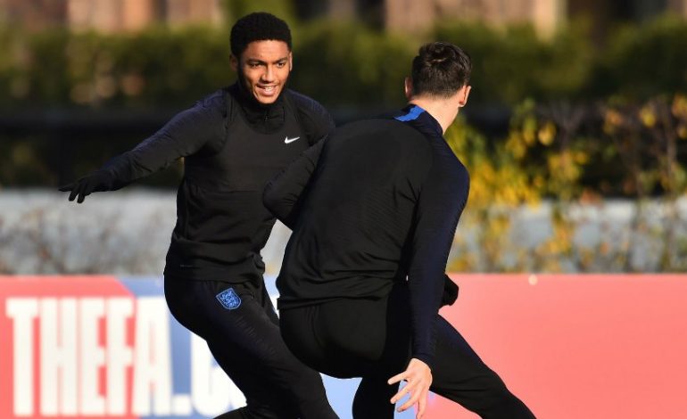 Operasinya Sukses, Kapan Joe Gomez Bisa Kembali Merumput Bersama Liverpool?