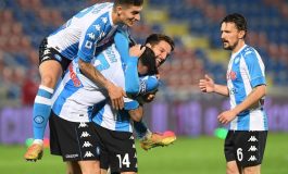 Napoli Hajar Crotone 4-0