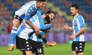 Napoli Hajar Crotone 4-0