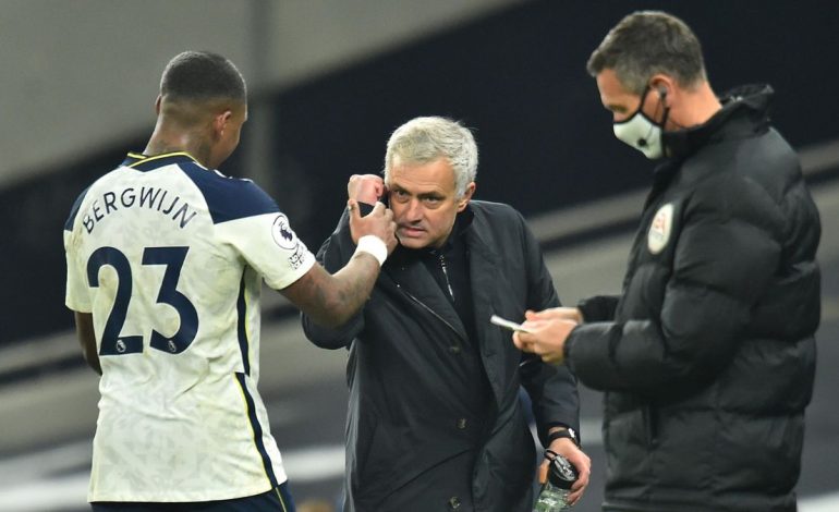 Puasnya Mourinho Melihat Tottenham Pecundangi Arsenal