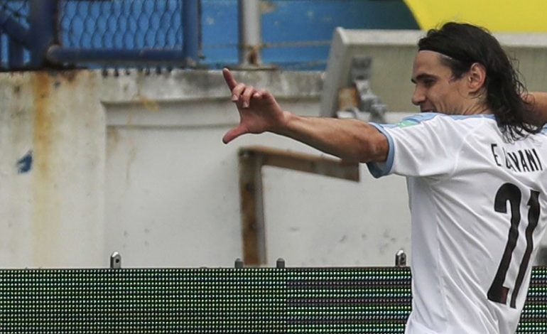 Edinson Cavani Berulang Kali Tolak Juventus dan Inter Milan, Ada Apa Gerangan?
