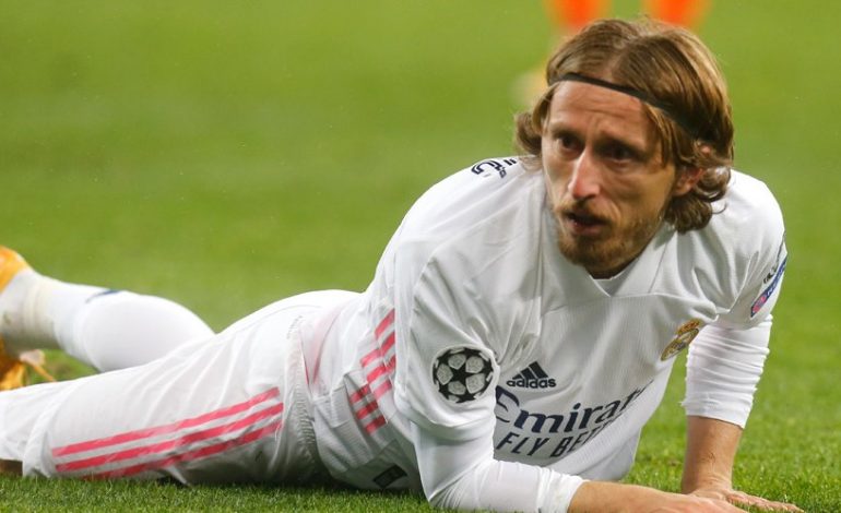 Demi Bertahan di Real Madrid, Modric Siap Potong Gaji