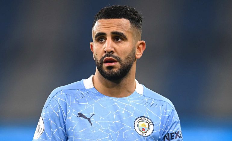 Riyad Mahrez Tegaskan Bertahan di Man City, Arsenal Gigit Jari