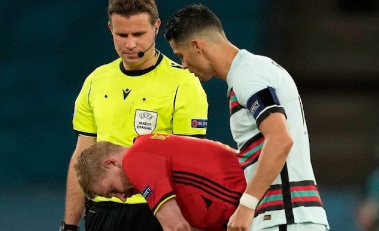 Berkelas! Cristiano Ronaldo Hibur Kevin De Bruyne yang Mengalami Cedera di Euro 2020