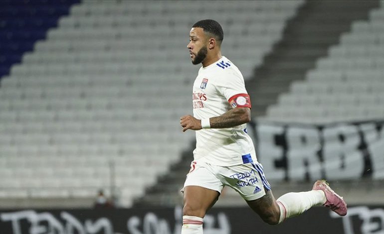Ambil Dah! Soal Depay, Barcelona Ogah Perang Gaji Dengan Juventus