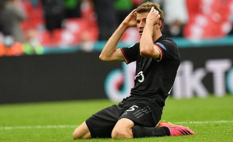Sepakan Melenceng dan Penyesalan Thomas Muller