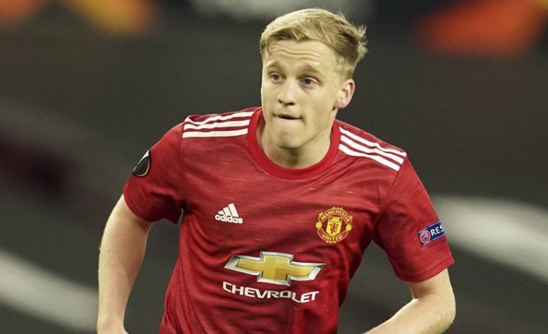 Masih Mau Jadi Hiasan Bangku Cadangan di Manchester United, Wahai Van De Beek?