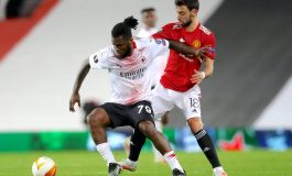 Manchester United Rayu Gelandang AC Milan