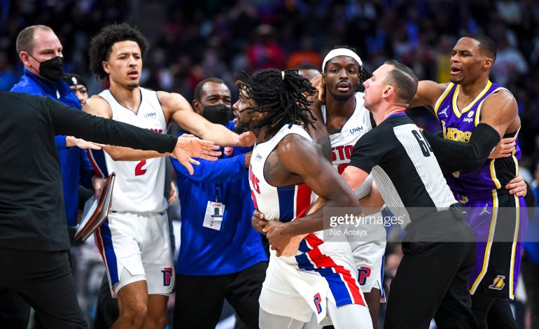 Isaiah Stewart Emosi Saat Tidak Sengaja Disikut Lebron James