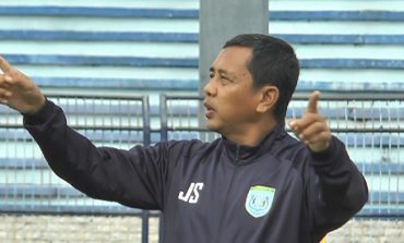 Jafri Sastra Resmi Latih Persela Lamongan