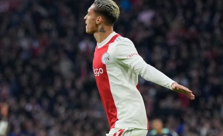 Antony akan Bertahan Ujar Manajer Ajax